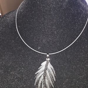 New chocker left pendant